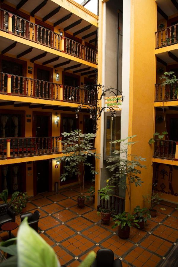 Hotel Catedral San Cristóbal de Las Casas エクステリア 写真